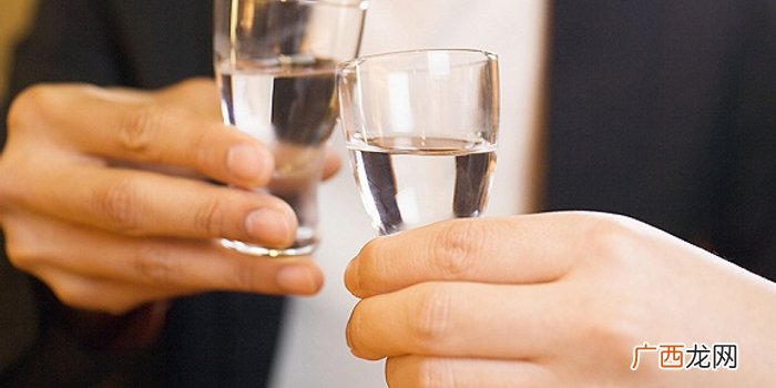 喝早酒是哪里的风俗,蒙古族中，敬酒时用手点酒是什么意思？