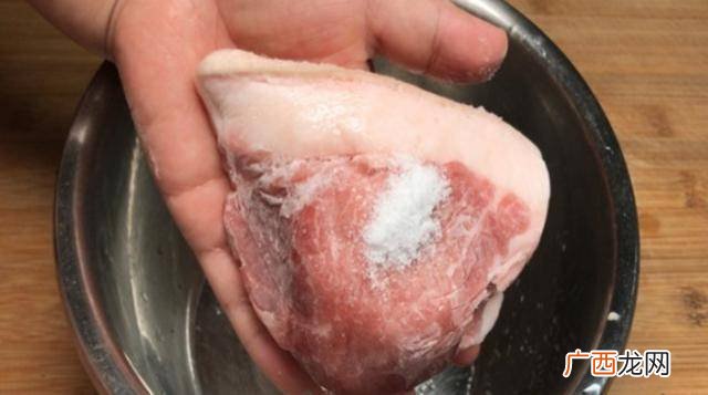 快速解冻肉的方法五分钟内,冰冻肉丝如何快速解冻?