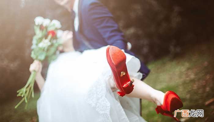 梦见前任准备和别人结婚
