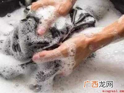 泡泡糖胶痕迹怎么去除