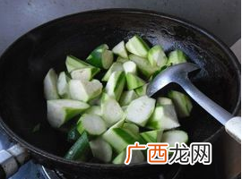 怎样做美味的红烧丝瓜木耳,丝瓜烧扇贝怎么烧？