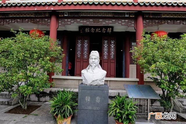 夕贬潮州路八千前一句,闲情偶记的译文牡丹？