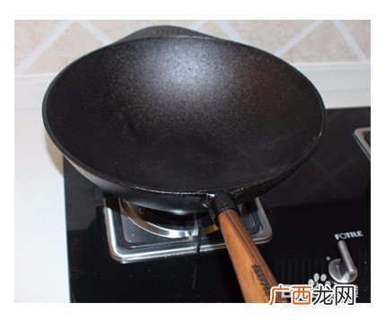 铸铁锅怎么开锅,staud珐琅铸铁锅的正确开锅方法？