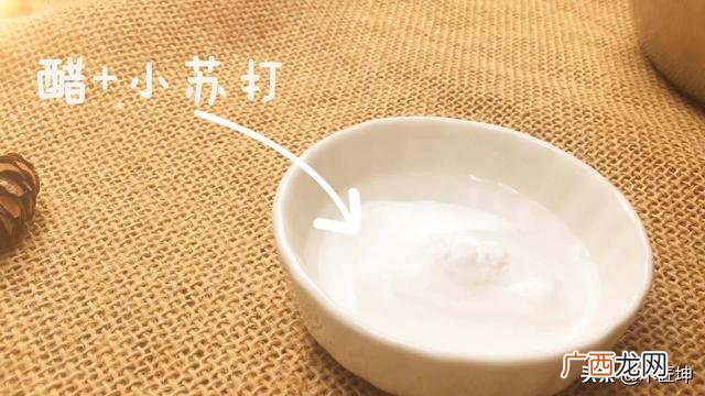 白醋和小苏打在一起什么反应,小苏打和醋放在一起会有什么反应？