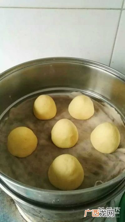 玉米馍馍的简单做法,玉米馍的做法？