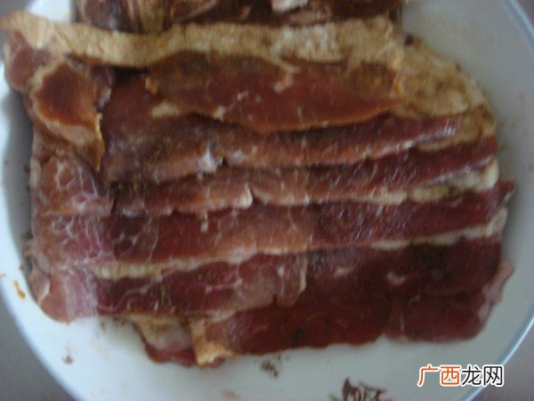 煎牛肉应该怎么做,牛肉煎包的做法和配方？