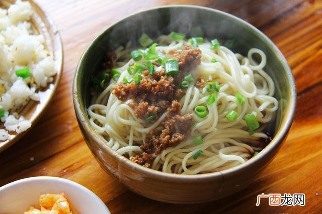 怎么做麻辣干拌面,麻辣干巴牛肉面的做法？