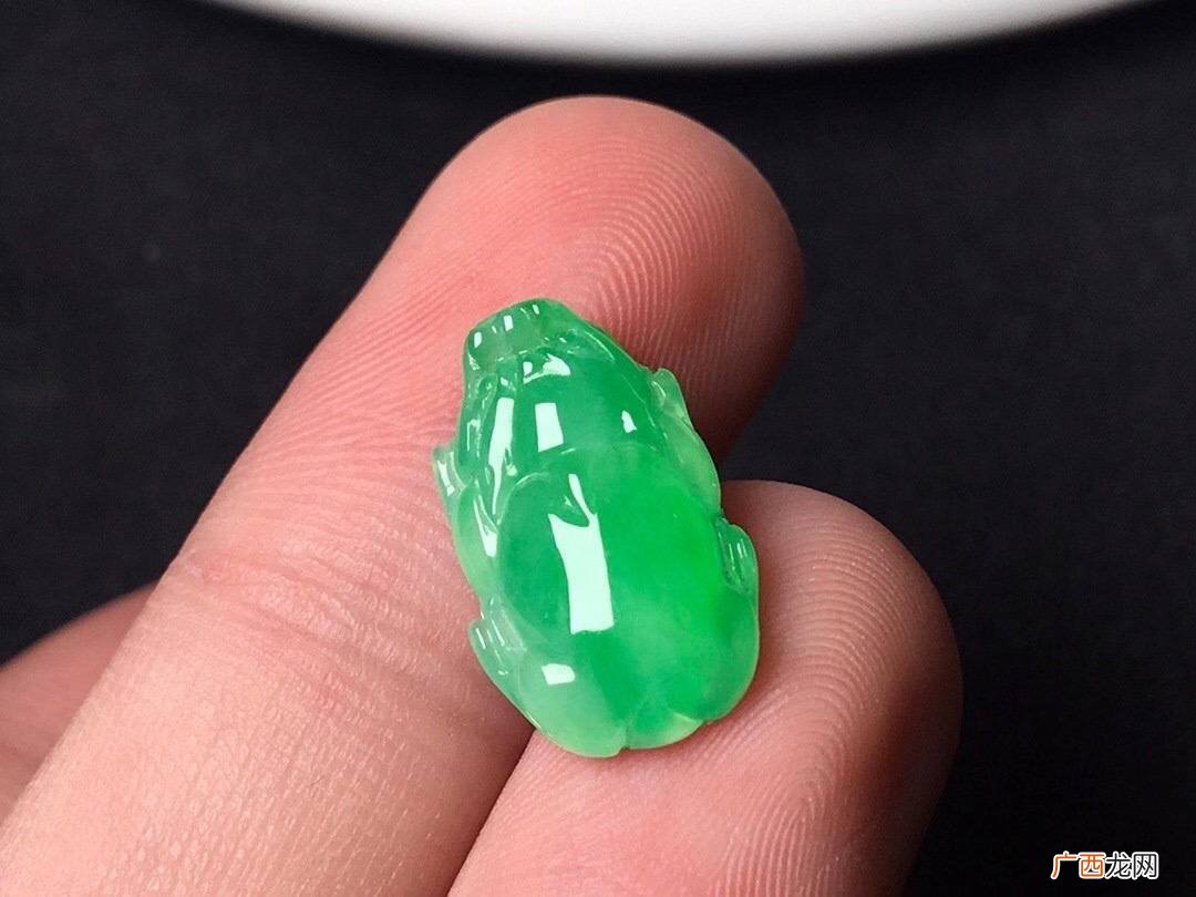 翡翠属于玉吗,翡翠属于玉吗？