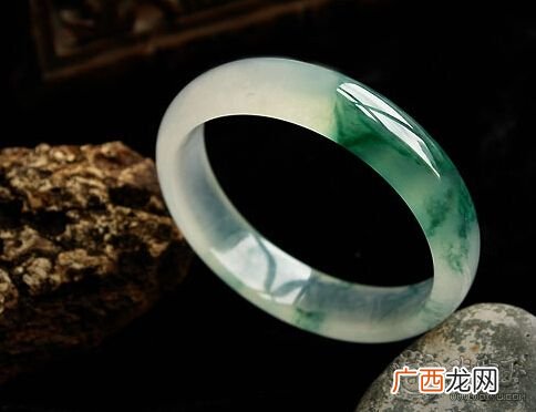 翡翠手镯辨别,如何区分翡翠手镯横裂纹纵裂纹？