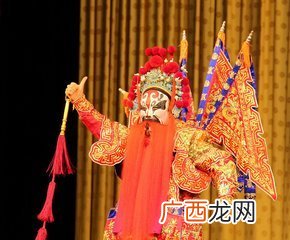 京剧的由来,京剧的艺术特点是什么，京剧的由来和特点简介？
