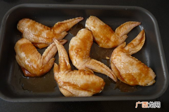家用烤箱怎么烤鸡翅,怎么用烤箱烤鸡翅？
