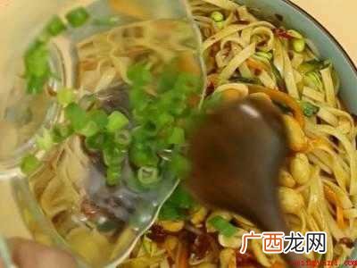 担面的做法及配料的具体操作步骤 担担面的做法及配料