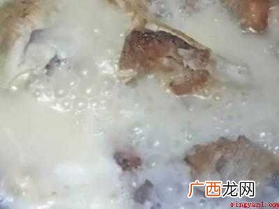 鱼头汤怎么做好喝又营养做法