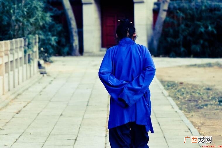 汉语词汇,拼音为bo biǎn,那么褒贬是什么意思? 褒贬是什么意思