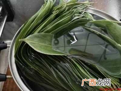 粽子叶怎么煮是绿色的具体操作步骤 粽子叶怎么煮是绿色的