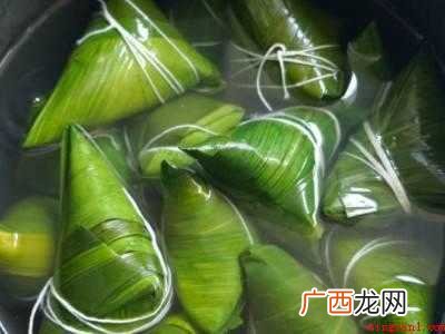 粽子叶怎么煮是绿色的具体操作步骤 粽子叶怎么煮是绿色的