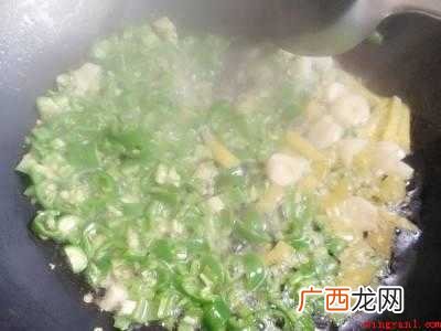 炸的猪皮怎么吃
