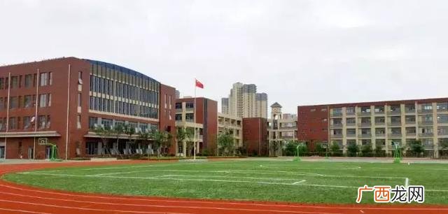 岱山县有几个中学和大学,南京市岱山新城有发展潜力吗？