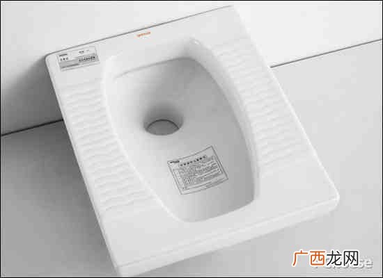 蹲式厕所堵住了怎么办如何疏通,蹲厕堵了有什么好的疏通方法，我想自己把它疏通？