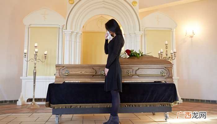 女人梦见去世的家公回来了