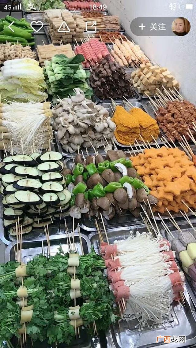 学校门口做什么特色小吃好,在学校门口租了个门面，卖些什么好，附近有不少文具店，想卖小吃，有什么推荐的？