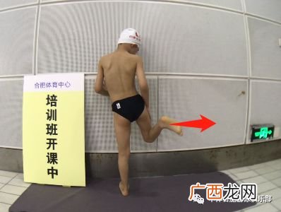 蛙泳的腿如何蹬,蛙泳腿发力的正确方法？