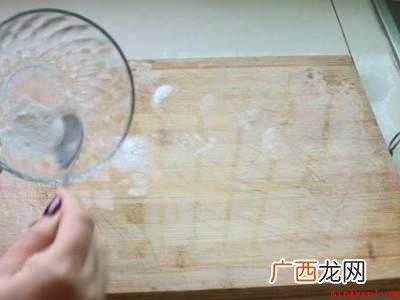 小苏打去除菜板霉斑