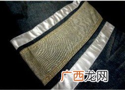 什么是反光面料,滑滑的，反光的，不会起皱的，那种叫什么布料？