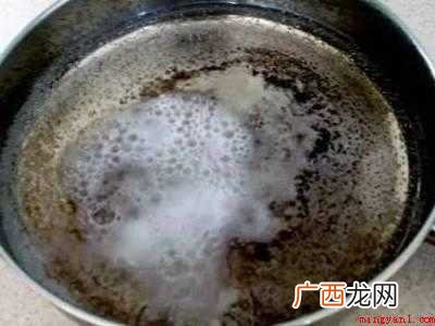 书包上的黑色霉点怎么去除