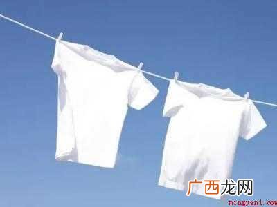 衣服后面有黑色斑点怎么清洗