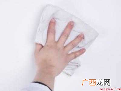 消灭霉虱子的方法步骤有2步 家里墙上很多霉虱子怎么办