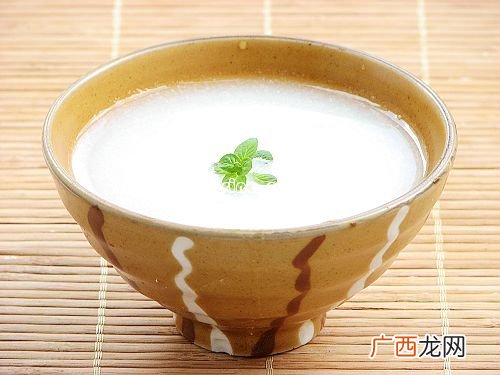 色氨酸的作用色氨酸是什么,蚕丝氨基酸和氨基酸有什么区别？