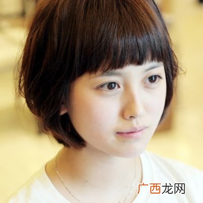 适合小学生的短发型女,12岁适合什么发型？