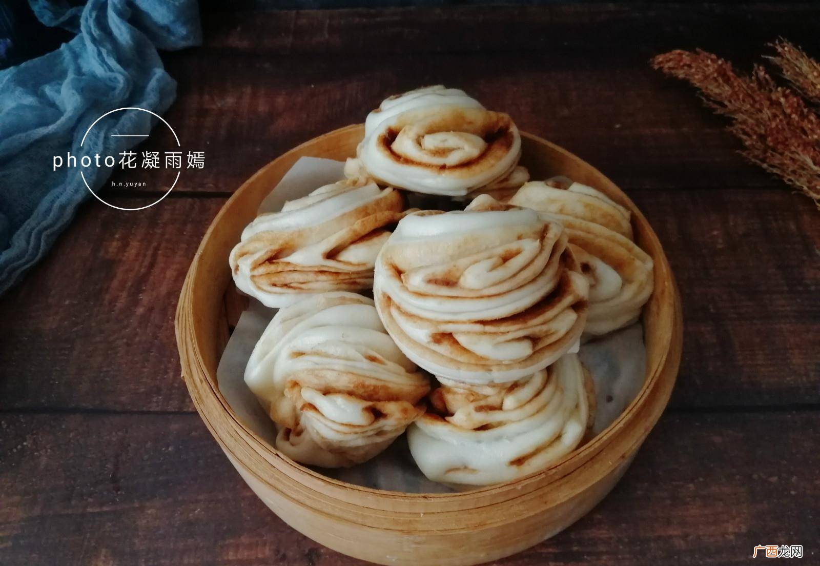 红糖花卷的做法,糖酥花卷烧饼做法？