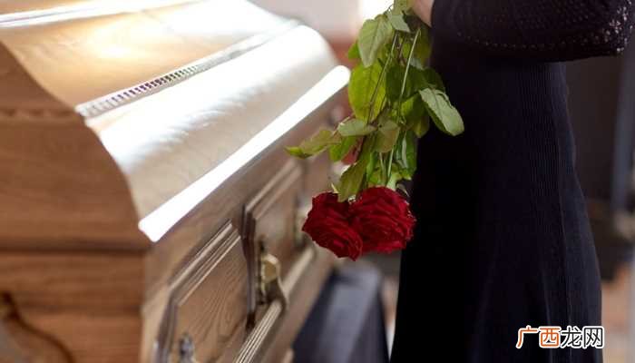 做梦梦到棺材和死人是什么意思