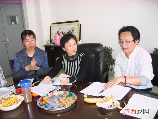 倾心交谈是什么意思,开始倾心交谈沦为平淡什么意思？