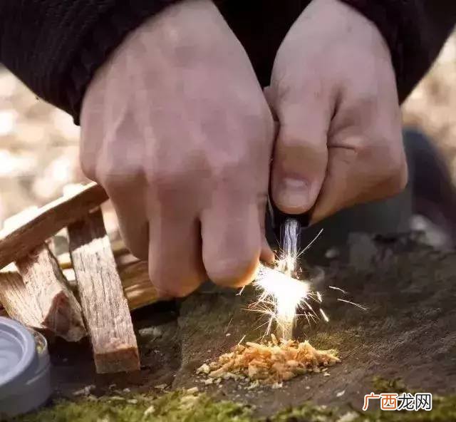 野外没有工具如何生火,野外生火最简单的方法？