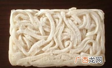 冻面条能直接下锅煮吗,放在冰箱冷冻里的面条怎么煮？