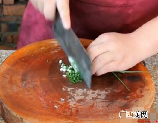 正宗肥肠面怎么做 重庆小面中的名气的,吃起来也很好吃 正宗肥肠面怎么做