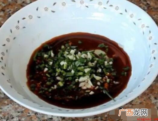 正宗肥肠面怎么做 重庆小面中的名气的,吃起来也很好吃 正宗肥肠面怎么做