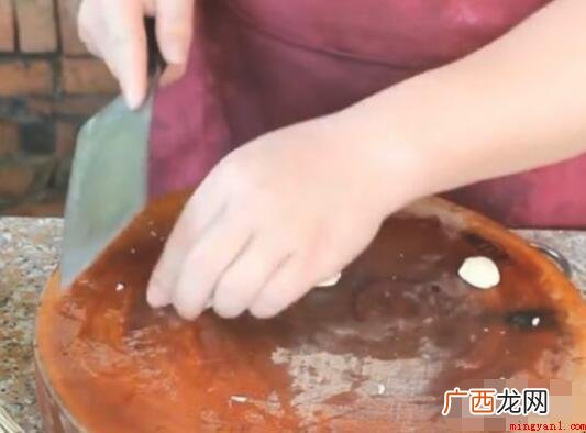 正宗肥肠面怎么做 重庆小面中的名气的,吃起来也很好吃 正宗肥肠面怎么做