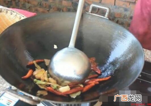 正宗肥肠面怎么做 重庆小面中的名气的,吃起来也很好吃 正宗肥肠面怎么做