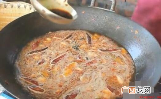 正宗肥肠面怎么做 重庆小面中的名气的,吃起来也很好吃 正宗肥肠面怎么做