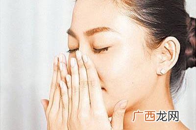 肉鼻子和蒜头鼻区别,形容鼻子好看的成语?