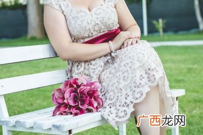 求类似肥女要翻身的小说,推荐几本搞笑的小说、类似《我靠，被潜了》的？