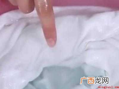 白色桑蚕丝衣服发黄怎么洗白共有5步 白色桑蚕丝衣服发黄怎么洗白