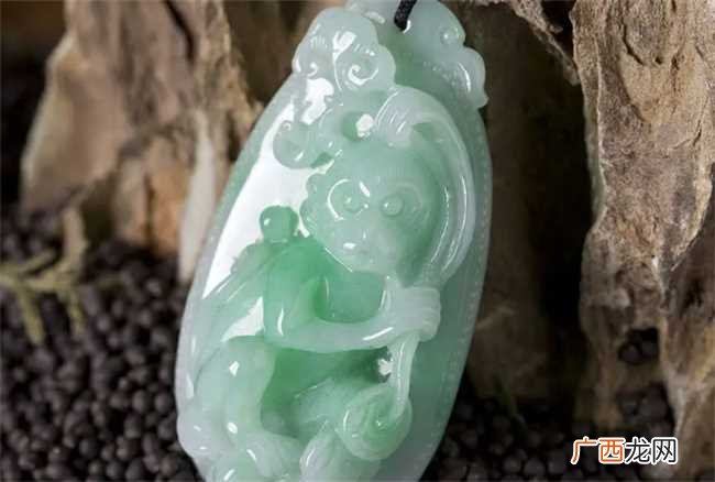 属鸡的人不适合佩戴什么饰品
