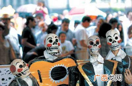 万灵节的由来,一年12个月,中西方的主要节日？