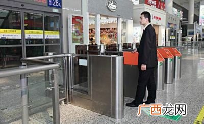 坐高铁怎么找对应站台,沈阳站高铁怎么找车厢？