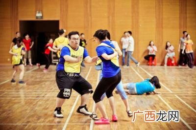 撕名牌是什么意思,第五jidishierqi奔跑吧兄弟zuihouyiqi有人很怕丑什么意思？